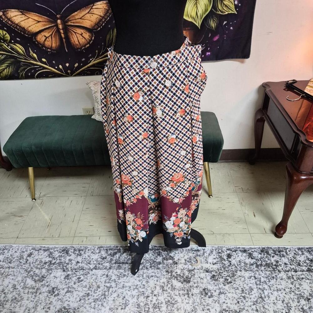 Checkered maxi skirt with floral